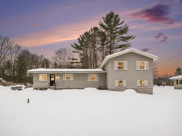 18689 W Spring Lake Rd, Spring Lake, MI 49456