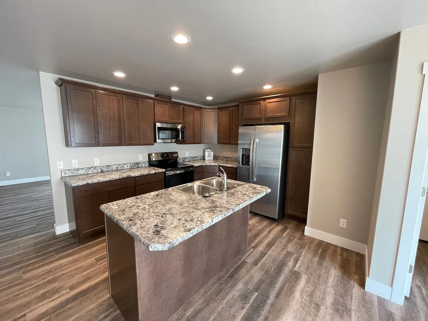 3 Bedroom 2 Bathroom Single Family Home *700+ credit score requirement — Photo 3