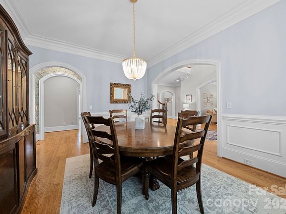 5th image of 2224 Carmel Rd