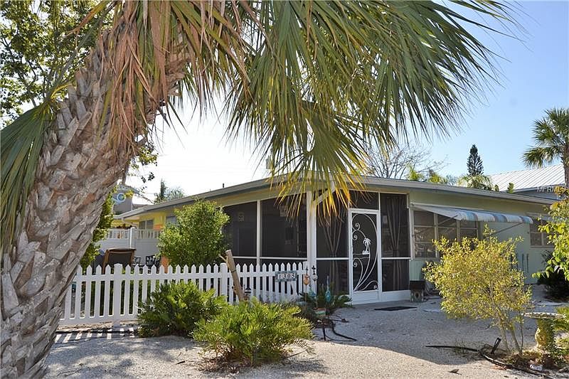 1st image of 305 Palm Ave