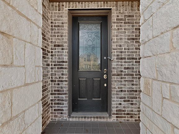 3rd image of 1025 Merion Dr