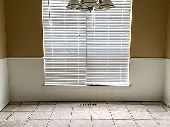 5th image of 528 Wandering Way