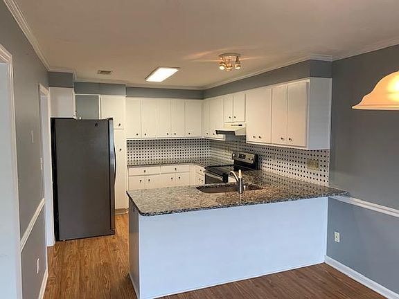 2nd image of 3890 Almon Dr