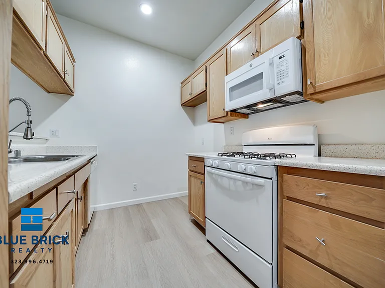 11225 Morrison St #118 — Photo 12