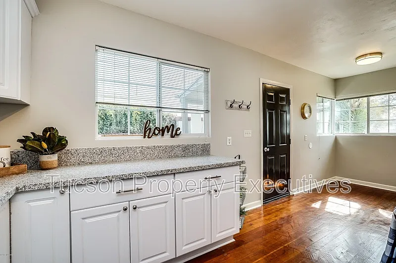 3 bed, 1.0 bath, 1554 sqft, $1,700 — Photo 4