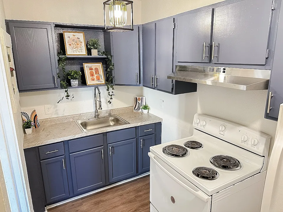 2600 Kingman Blvd #33