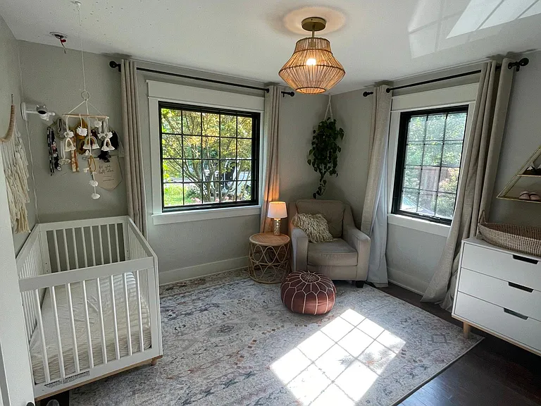 327 W Davis St — Photo 13