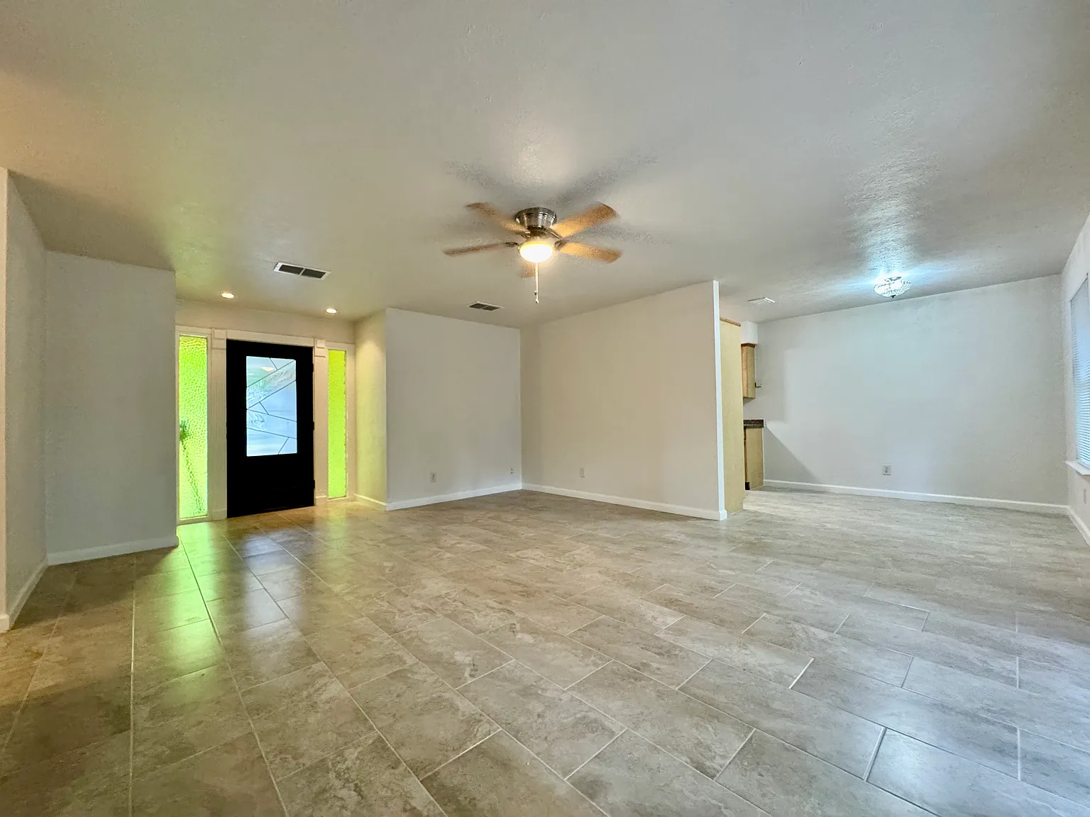 3 bed, 1160 sqft, $1,600 — Photo 3