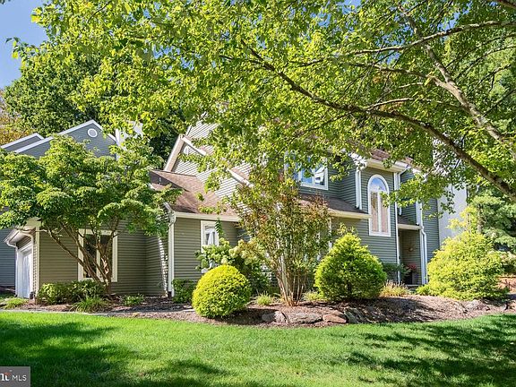 3rd image of 40 Horseshoe Ln