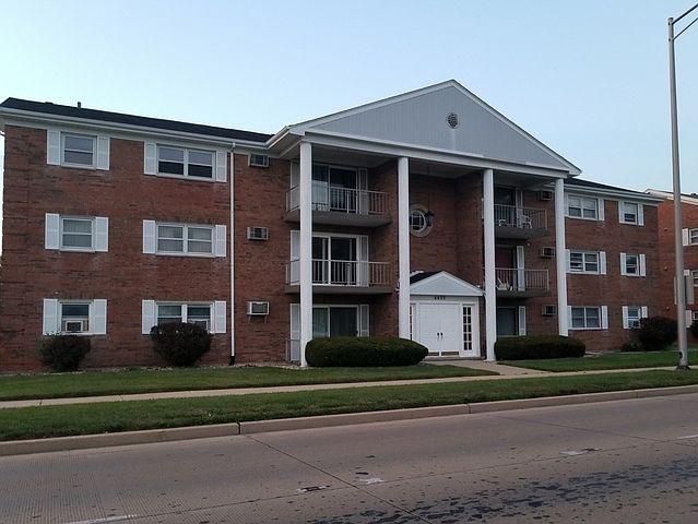 1st image of 4420 W 111th St