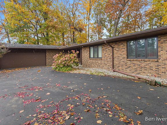 2nd image of 370 Pebble Beach Dr SE