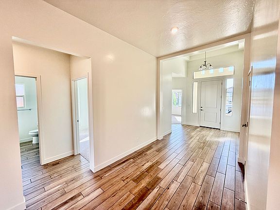 5th image of 506 S Martignano Way