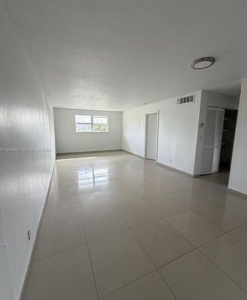 4th image of 207-300 NE 1st Ct #207
