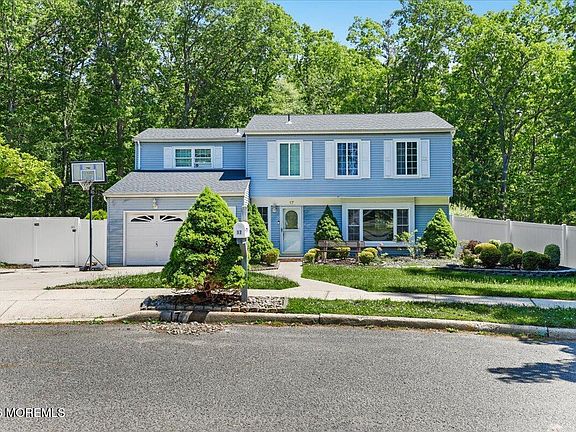 3rd image of 17 Monroe Lane