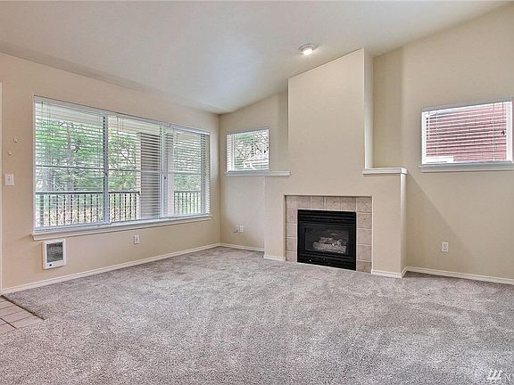 5th image of 2161 Hammond Ave Unit D-11