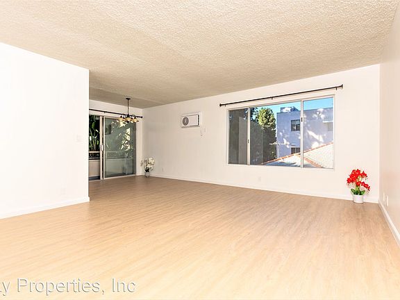 4th image of 142 S Wetherly Dr #202