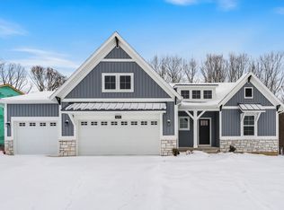 3275 Hollace Dr, Jenison, MI 49428