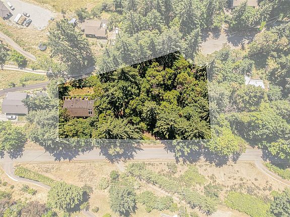 3rd image of 351 Elizabeth Dr
