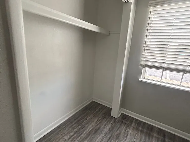 Blakely Place Apartments — Photo 40