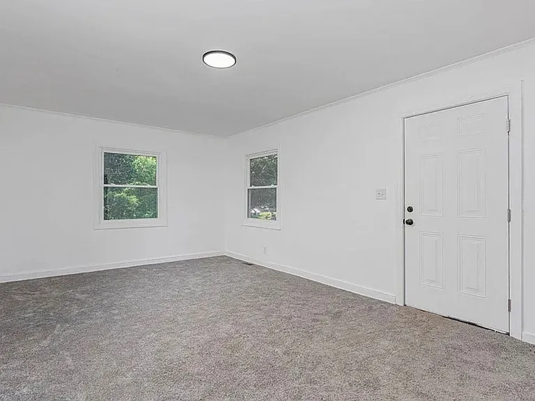312 Pineneedle Rd — Photo 6