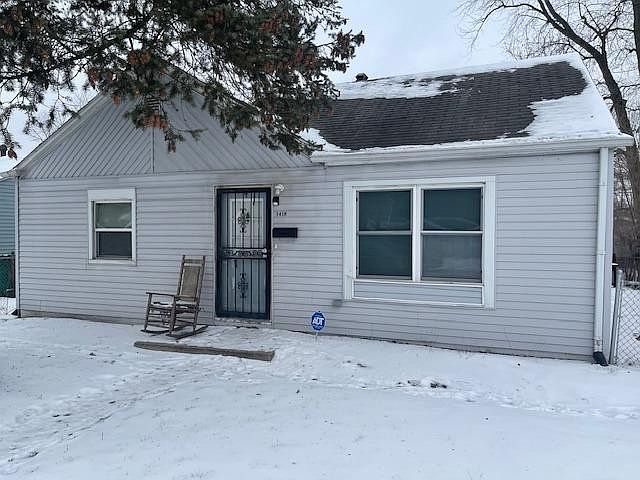 1st image of 1418 E 35th Pl