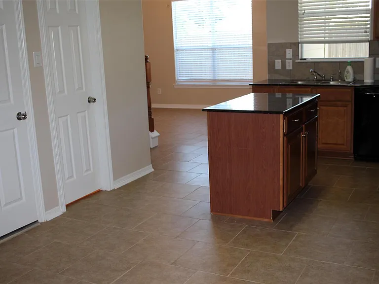 919 Sterling Creek Cir — Photo 10