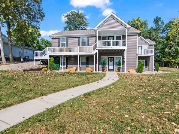 110 Ivy Glen Dr, Chatham, IL 62629