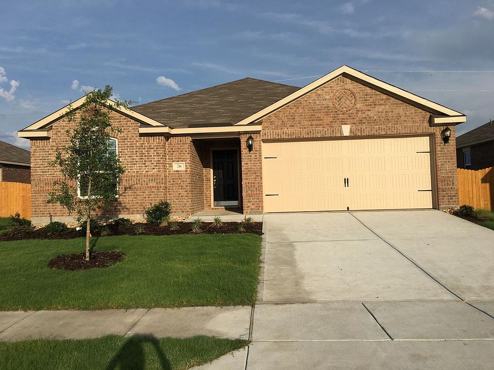 1st image of 214 Magnolia Dr