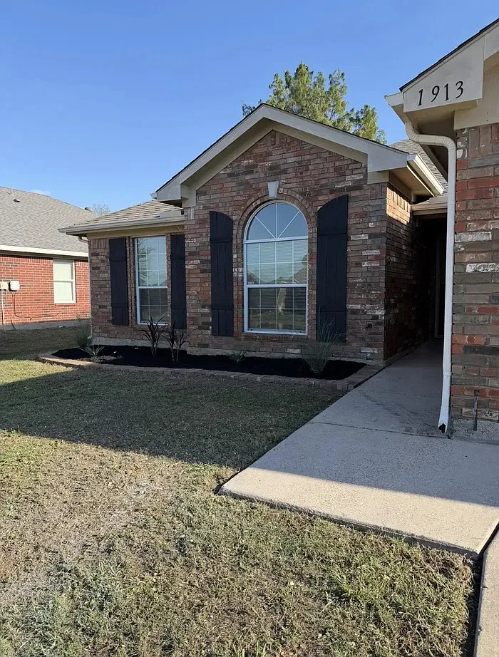 3 bed, 2.0 bath, 1626 sqft, $2,350 — Photo 1