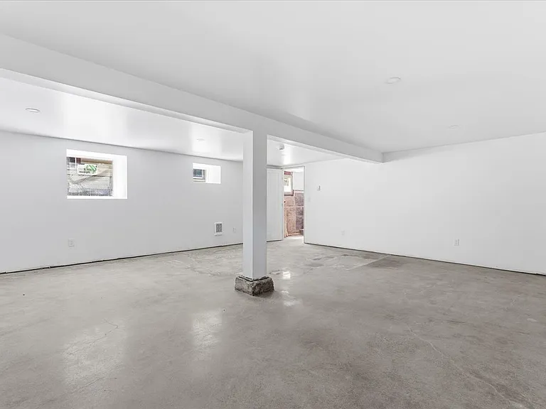 4535 NE Cleveland Ave — Photo 41