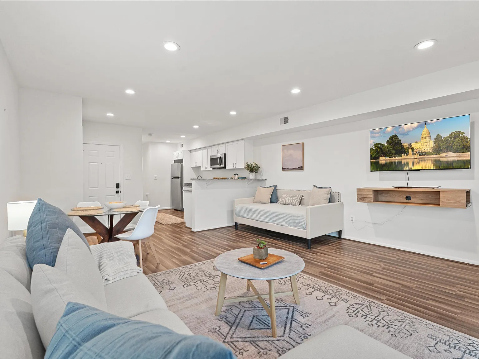 2 bed, 1050 sqft, $3,149 — Photo 2
