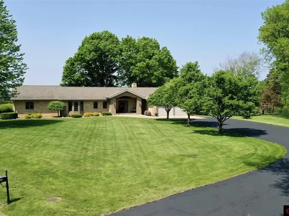 317 Ridge Rd, Le Sueur, MN 56058
