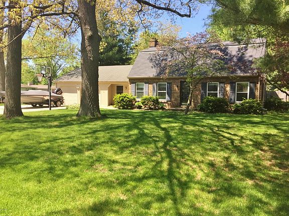 2nd image of 885 Oakridge Dr