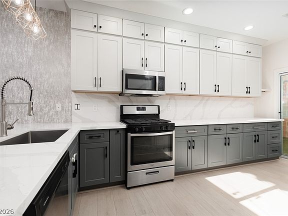 2nd image of 4046 Sparrow Rock St