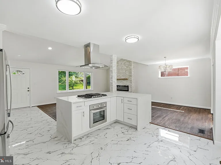 9831 Singleton Dr — Photo 11