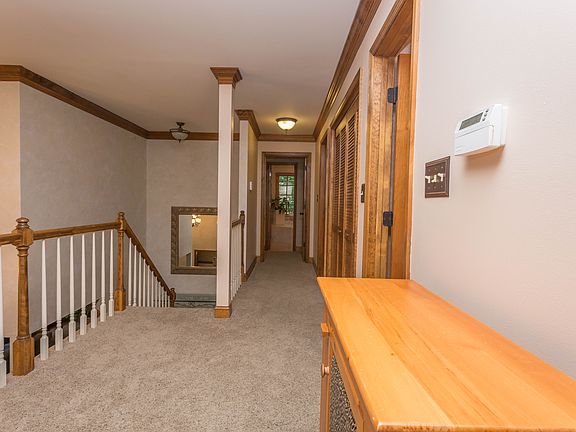 3rd image of 7112 Bloomsbury Ln