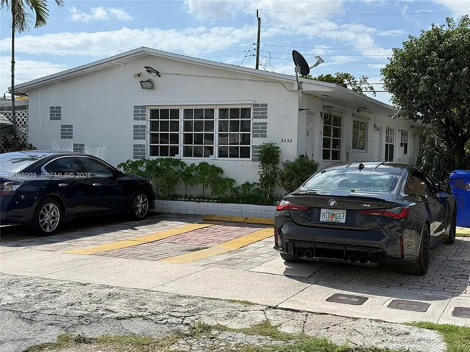 3050 NW 20th St #2