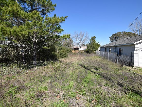 5th image of 21518 Dolphin Ave