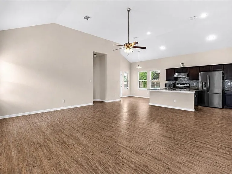 710 Woodcrest Dr — Photo 6