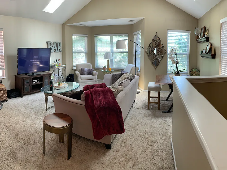 649 W Elm St #3
