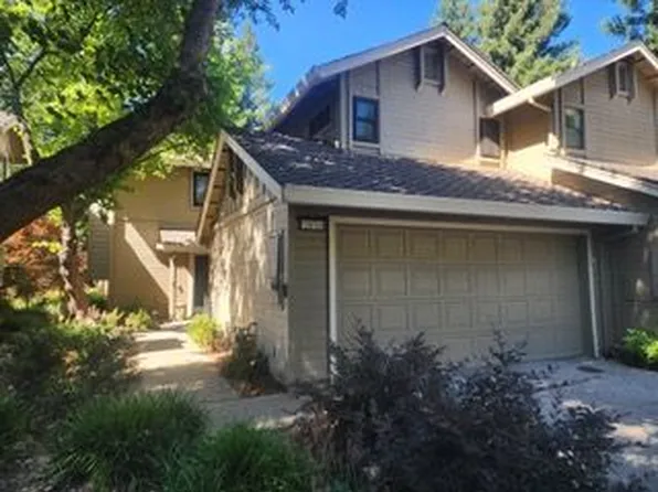 2070 University Park Dr, Sacramento, CA 95825