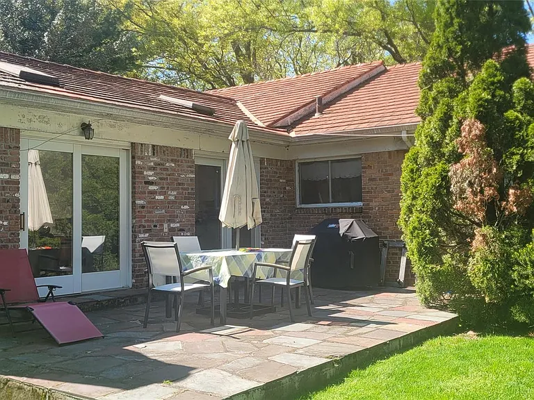 15 Somerset Dr S — Photo 21