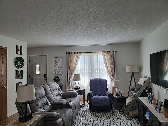 2nd image of 221 Pheasant Dr