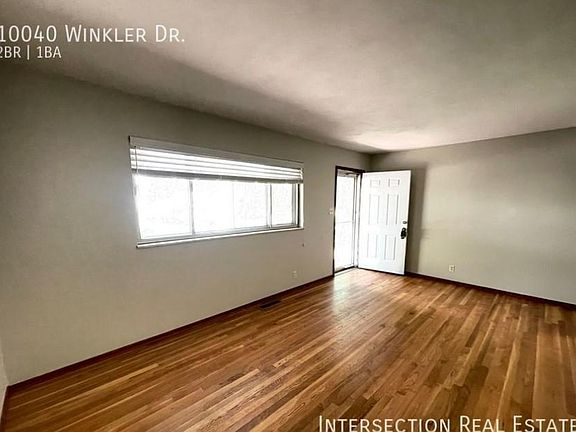 3rd image of 10040 Winkler Dr