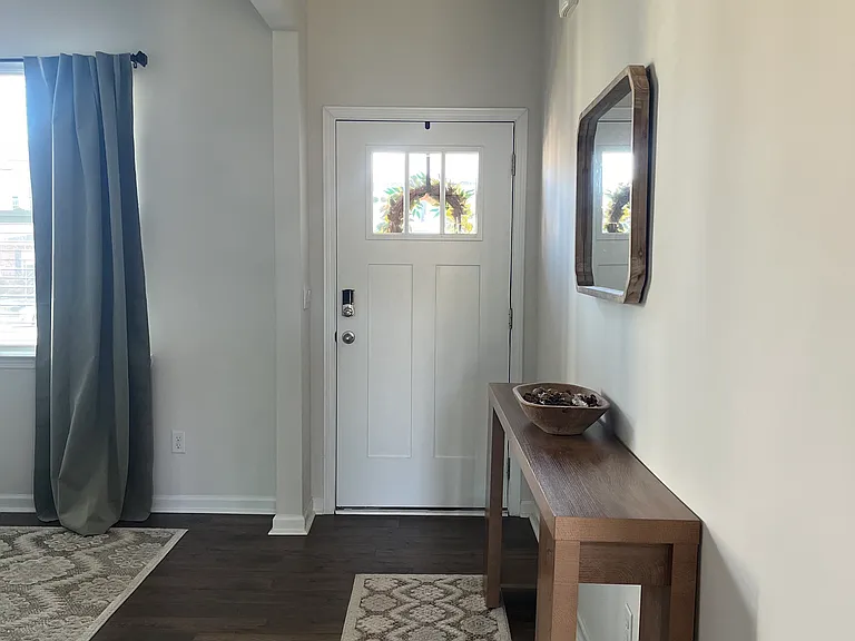 405 Arkwright Ln — Photo 4