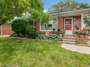 21700 Mauer St, Saint Clair Shores, MI 48080