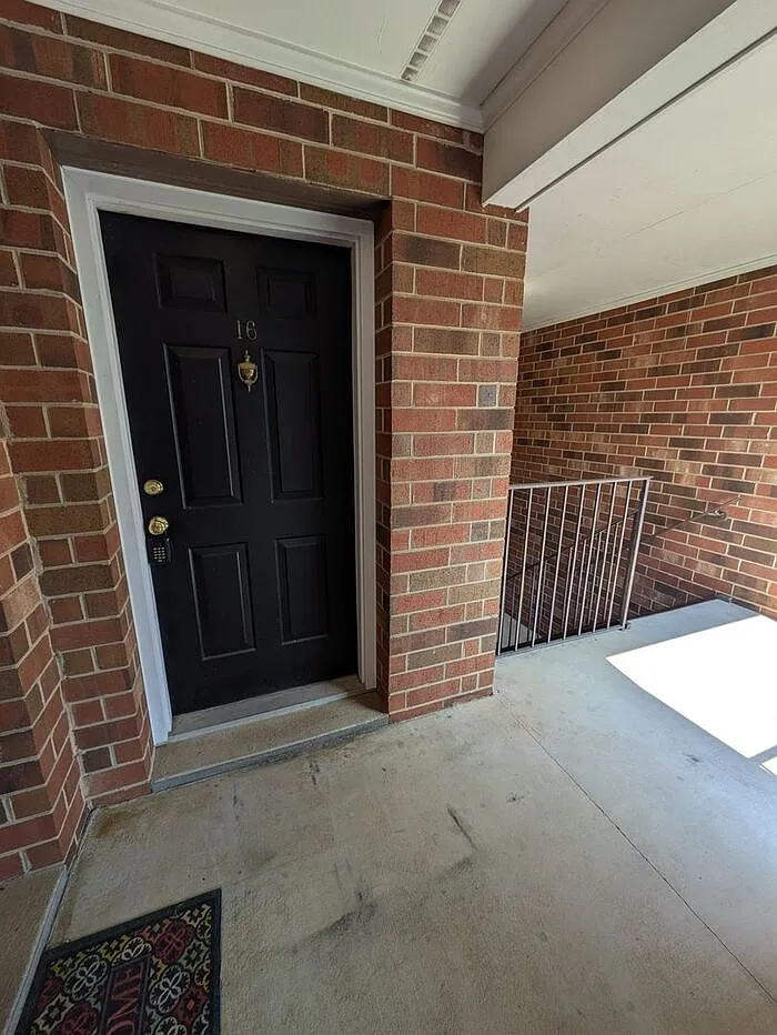 1 bed, 1.0 bath, 850 sqft, $925 — Photo 1