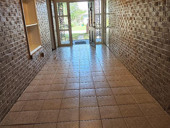 2nd image of 1703 Palmetto Dr