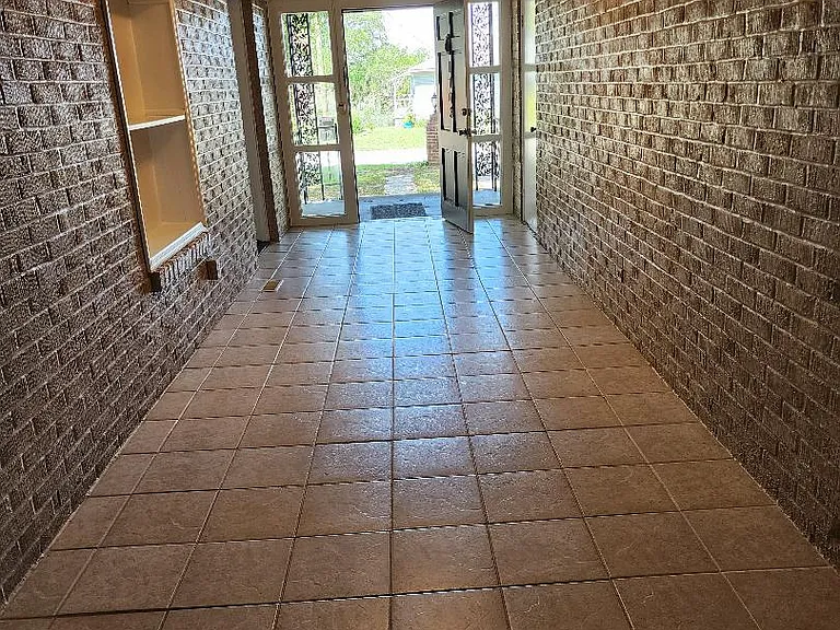1703 Palmetto Dr — Photo 2