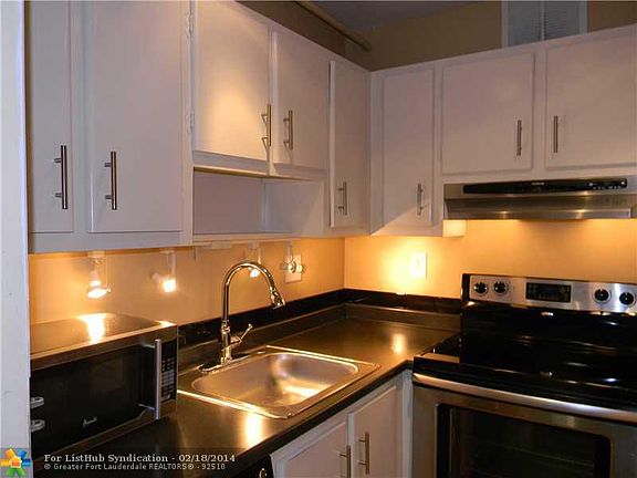5th image of 3040 NE 16th Ave APT 113